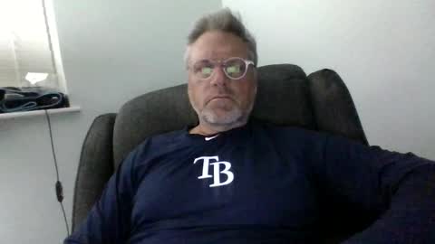 mmm hmmm online show from November 8, 2025, 4:23 am