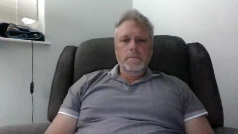 mmm hmmm online show from November 9, 2025, 1:48 am