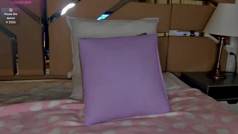 greidy_baker online show from November 28, 2025, 2:36 am