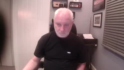greyfox_6000 online show from January 27, 2025, 9:11 pm