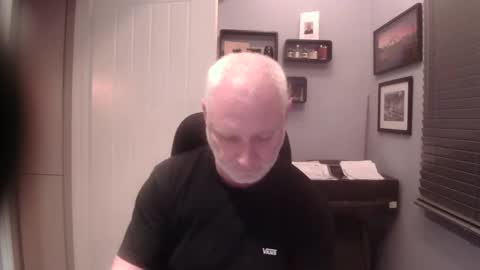 greyfox_6000 online show from January 28, 2025, 5:35 pm