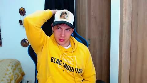 Snapshot of griego01 chatting on January 15, 2025, 12:19 am griego01 online show from January 15, 2025, 12:19 am