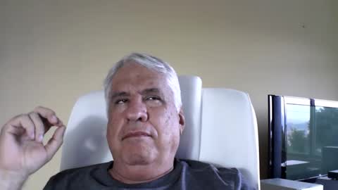 Snapshot of grisa01 chatting on April 23, 2026, 12:40 pm grisa01 online show from April 23, 2026, 12:40 pm
