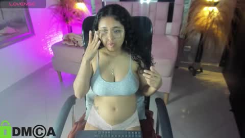 Snapshot of griselle_rousse chatting on November 12, 2025, 9:03 pm online show from November 12, 2025, 9:03 pm