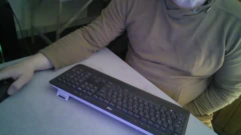 Snapshot of grooce_sub chatting on February 3, 2025, 8:02 am Grooce online show from February 3, 2025, 8:02 am