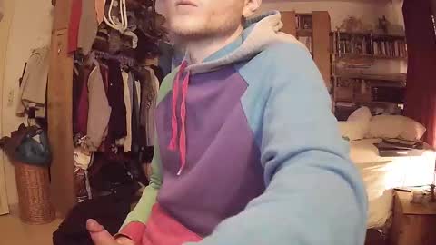 Snapshot of gruendamien chatting on December 19, 2025, 3:52 pm gruendamien online show from December 19, 2025, 3:52 pm