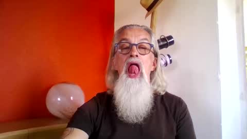 Snapshot of grybear60 chatting on October 4, 2025, 9:40 am Grybear online show from October 4, 2025, 9:40 am