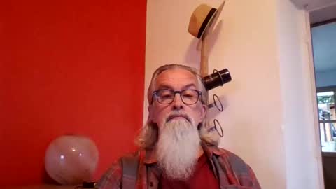 Snapshot of grybear60 chatting on October 29, 2025, 10:06 am Grybear online show from October 29, 2025, 10:06 am