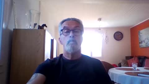 Grybear online show from April 17, 2026, 8:06 am