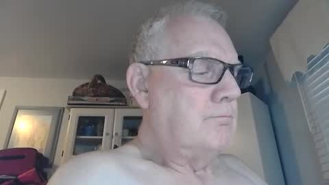 Snapshot of gspotlover1 chatting on October 28, 2025, 12:52 pm Horny Daddy online show from October 28, 2025, 12:52 pm