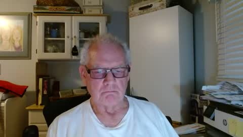 Snapshot of gspotlover1 chatting on August 1, 2026, 1:10 pm Horny Daddy online show from August 1, 2026, 1:10 pm