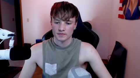 gucciboi4 online show from February 8, 2025, 3:52 am