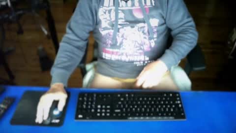 Snapshot of guesswhatigot2 chatting on June 18, 2026, 7:52 am guesswhatigot2 online show from June 18, 2026, 7:52 am