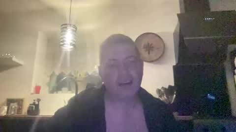 Snapshot of guil0 chatting on March 7, 2026, 9:06 am guil0 online show from March 7, 2026, 9:06 am