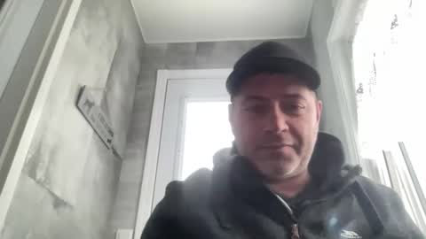 Snapshot of guil0 chatting on March 24, 2026, 10:20 am guil0 online show from March 24, 2026, 10:20 am