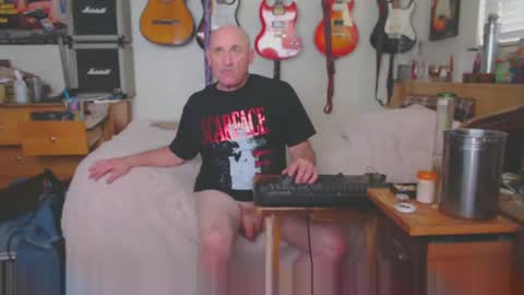 Snapshot of guitarsexgod chatting on February 19, 2025, 10:09 pm Mario online show from February 19, 2025, 10:09 pm