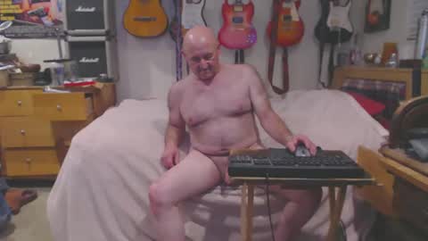 Snapshot of guitarsexgod chatting on March 5, 2025, 1:50 pm Mario online show from March 5, 2025, 1:50 pm