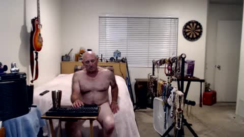 Snapshot of guitarsexgod chatting on September 11, 2025, 10:59 am Mario online show from September 11, 2025, 10:59 am