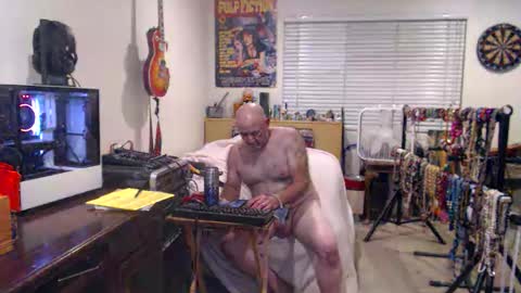 Snapshot of guitarsexgod chatting on October 20, 2025, 4:02 am Mario online show from October 20, 2025, 4:02 am