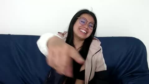 Snapshot of gumball_room chatting on September 16, 2025, 7:26 pm Vane blonde and Hazell black hair online show from September 16, 2025, 7:26 pm