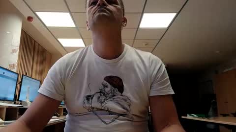 guschidick online show from November 6, 2025, 11:48 pm