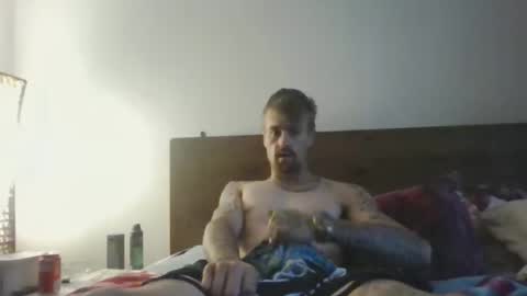 Snapshot of gusmuss chatting on March 18, 2026, 11:52 pm Jamie online show from March 18, 2026, 11:52 pm