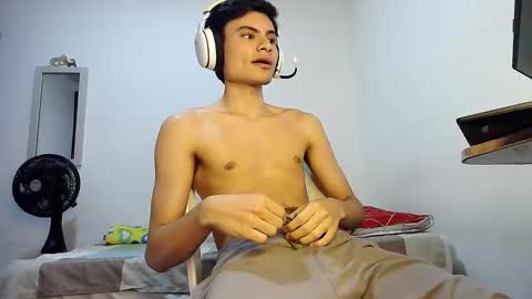 Snapshot of guts1_ chatting on November 13, 2025, 11:25 pm Guts online show from November 13, 2025, 11:25 pm