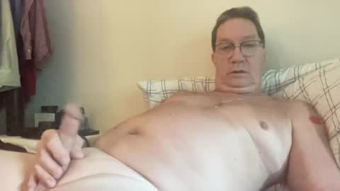 Snapshot of gwashere4u chatting on October 15, 2025, 2:17 pm gwashere4u online show from October 15, 2025, 2:17 pm