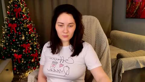 Snapshot of gwen_lady chatting on December 5, 2025, 7:10 pm Sweety Kitty online show from December 5, 2025, 7:10 pm