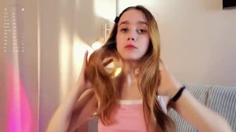 Snapshot of gwenbunn chatting on November 7, 2025, 1:05 am Julia online show from November 7, 2025, 1:05 am