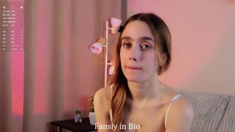 Snapshot of gwenbunn chatting on November 11, 2025, 1:16 am Julia online show from November 11, 2025, 1:16 am