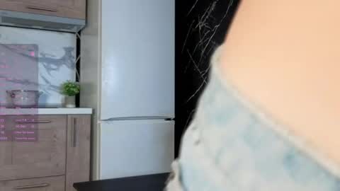 Snapshot of gwenbunn chatting on December 14, 2025, 1:22 am Julia online show from December 14, 2025, 1:22 am