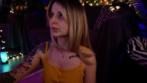 Snapshot of gwenhilton chatting on February 13, 2025, 8:48 am gwenhilton online show from February 13, 2025, 8:48 am