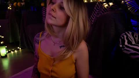 Snapshot of gwenhilton chatting on February 13, 2025, 11:50 am gwenhilton online show from February 13, 2025, 11:50 am