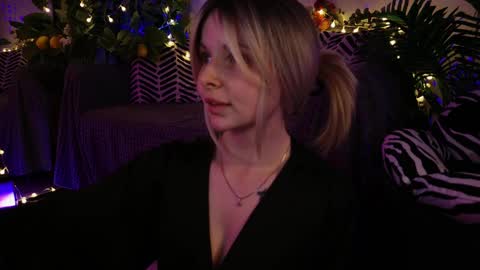 Snapshot of gwenhilton chatting on February 21, 2025, 9:02 am gwenhilton online show from February 21, 2025, 9:02 am