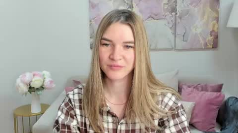 Snapshot of gwensmitt chatting on June 11, 2026, 10:19 pm gwensmitt online show from June 11, 2026, 10:19 pm