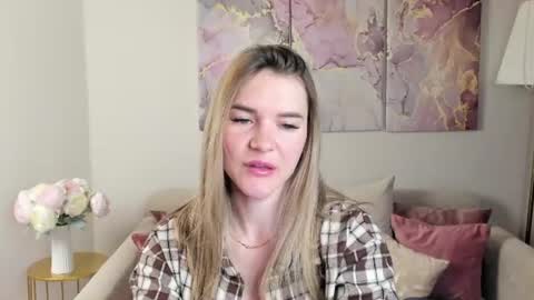 Snapshot of gwensmitt chatting on June 22, 2026, 9:56 pm gwensmitt online show from June 22, 2026, 9:56 pm