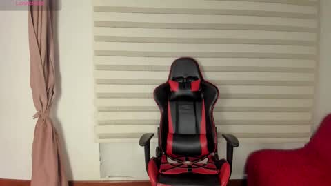 Snapshot of gwyneth_paltrow chatting on December 5, 2025, 12:30 am online show from December 5, 2025, 12:30 am