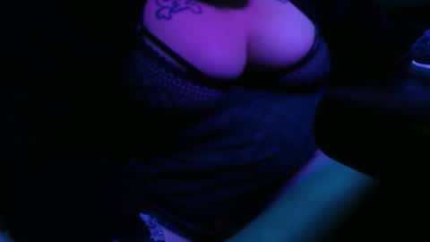 Snapshot of gxddess_fe chatting on November 26, 2025, 1:17 am Goddess Fe online show from November 26, 2025, 1:17 am
