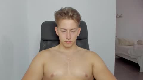 Oliver online show from October 4, 2025, 1:42 pm