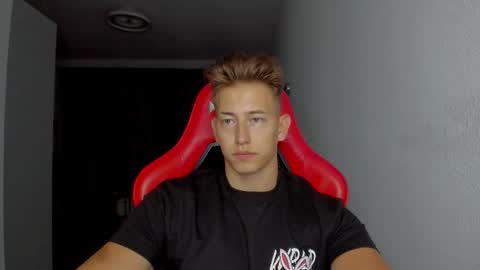 Oliver online show from November 23, 2025, 9:47 pm