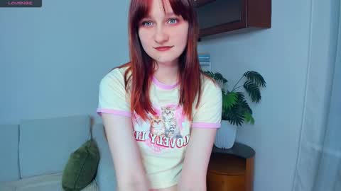 Kelly  Lilly online show from November 21, 2025, 6:39 pm