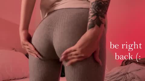 Snapshot of h2h0e chatting on December 14, 2024, 7:57 pm Lana online show from December 14, 2024, 7:57 pm