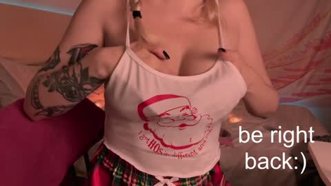 Snapshot of h2h0e chatting on January 25, 2025, 10:39 pm Lana online show from January 25, 2025, 10:39 pm