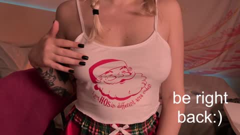 Snapshot of h2h0e chatting on January 26, 2025, 10:13 pm Lana online show from January 26, 2025, 10:13 pm