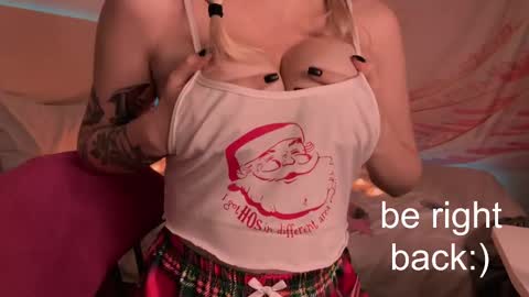 Snapshot of h2h0e chatting on February 26, 2025, 8:11 pm Lana online show from February 26, 2025, 8:11 pm