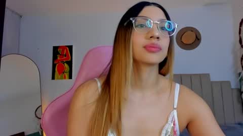 Snapshot of h3y_mia3 chatting on July 14, 2026, 4:06 am Paulina online show from July 14, 2026, 4:06 am