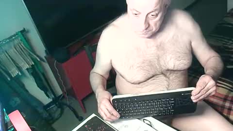 Snapshot of hacknoob62 chatting on November 13, 2025, 7:35 pm hacknoob62 online show from November 13, 2025, 7:35 pm