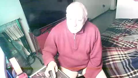 Snapshot of hacknoob62 chatting on November 24, 2025, 6:40 pm hacknoob62 online show from November 24, 2025, 6:40 pm