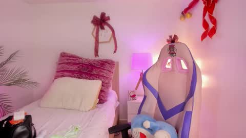 Snapshot of hadid_jimenez chatting on December 15, 2025, 6:45 pm Hadid online show from December 15, 2025, 6:45 pm